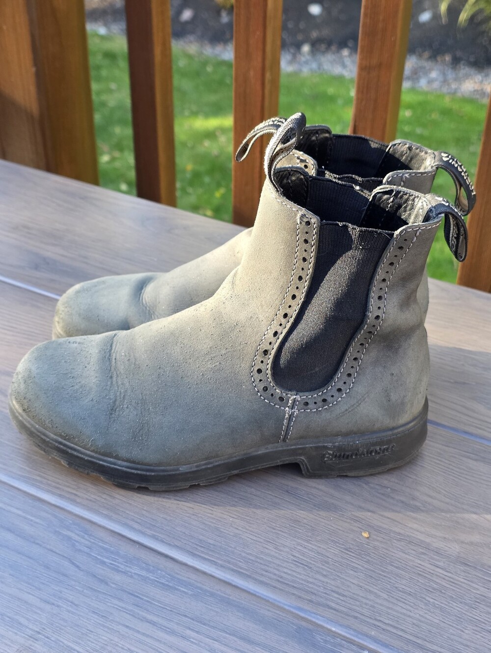 Blundstones Womens Size 8 US Suede Leather Gray Chelsea